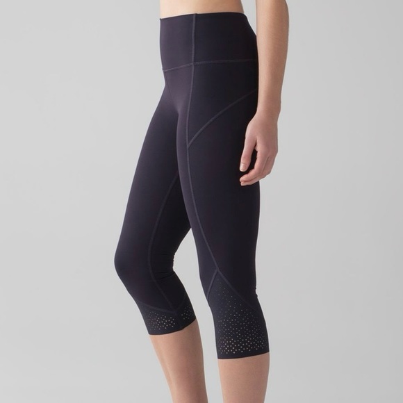 Lululemon Anew Crop (21") Black Grape Purple 4 - Picture 1 of 8